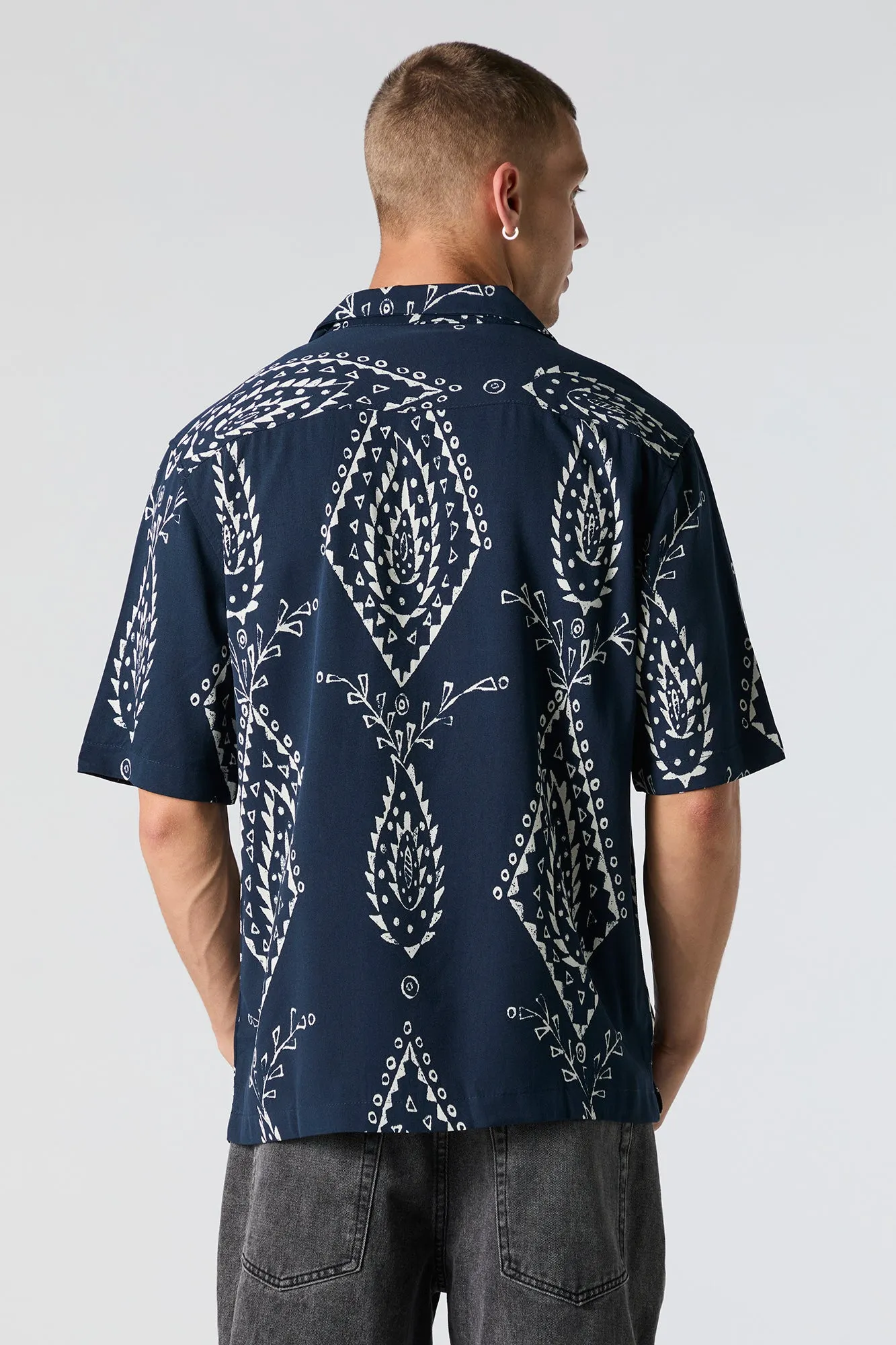 Haut boutonné imprimé bleu sold by Urban Planet product image thumbnail 2