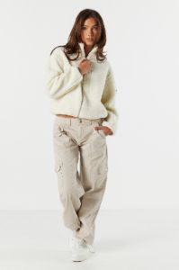 Blouson pelucheux avec fermeture à glissière sold by Urban Planet