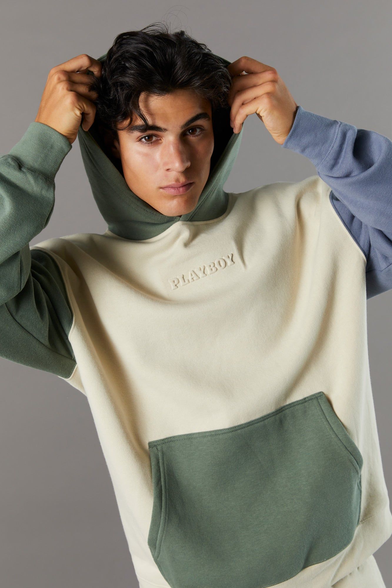 Haut à capuchon en molleton à blocs de couleurs et Playboy embossé sold by Urban Planet product image thumbnail 2