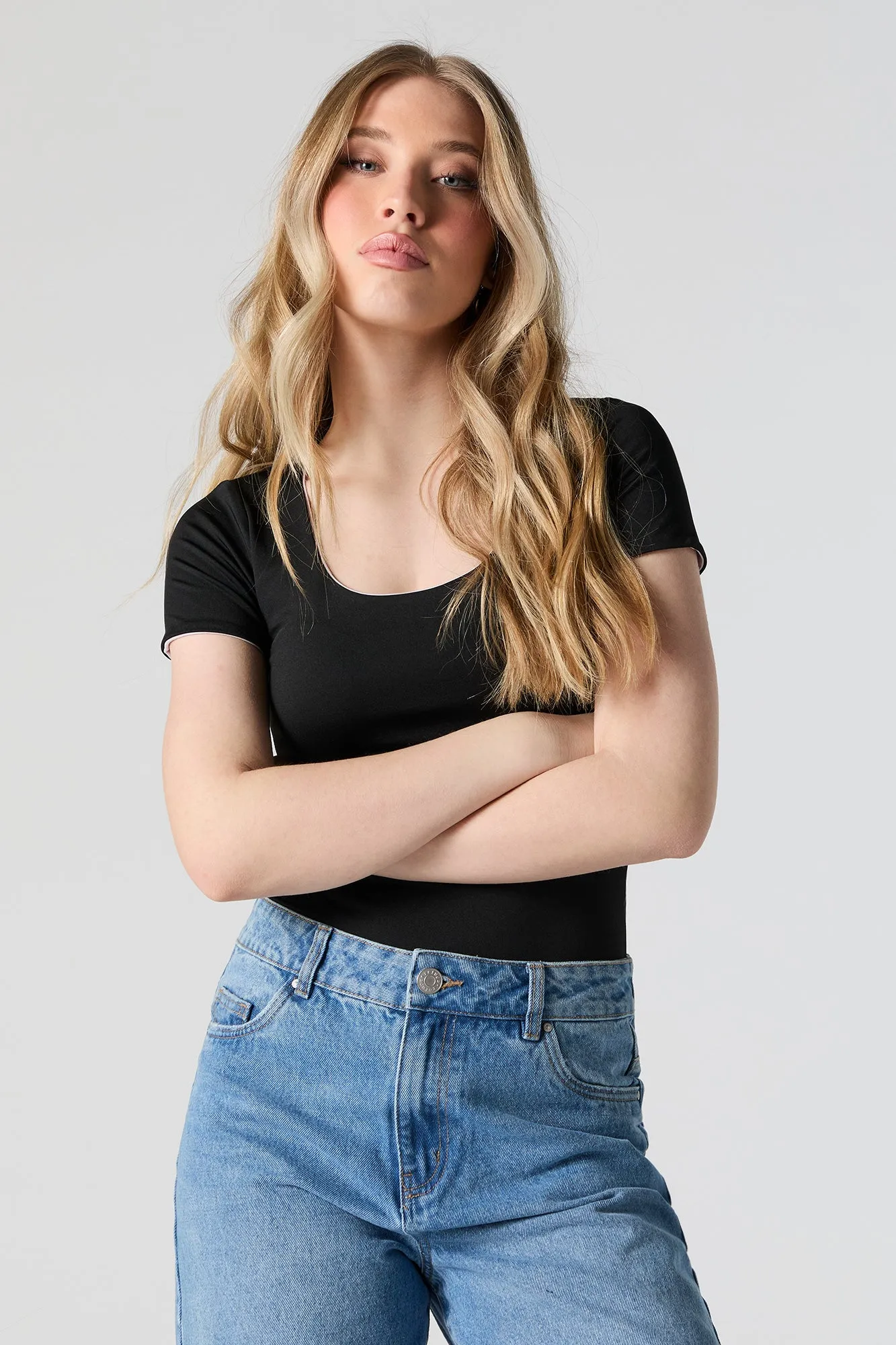 Maillot profilée à manches courtes avec encolure arrondie sold by Urban Planet