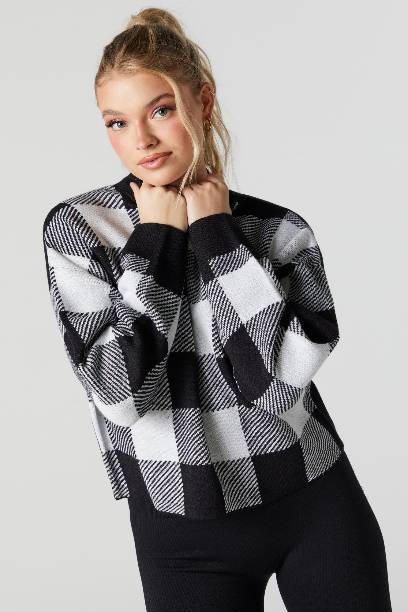 Chandail en tricot à carreaux avec col cheminée sold by Urban Planet