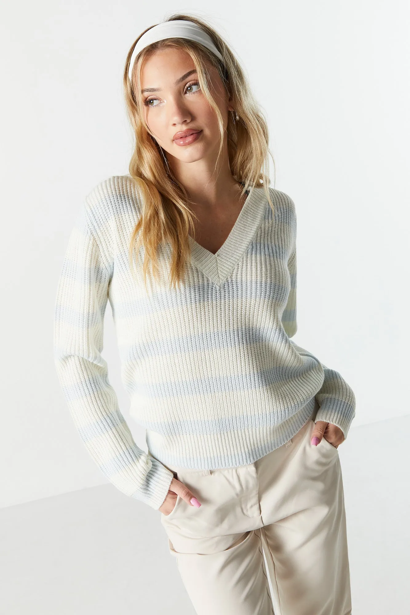 Chandail en tricot Rayé côtelé à encolure en V sold by Urban Planet product image thumbnail 4