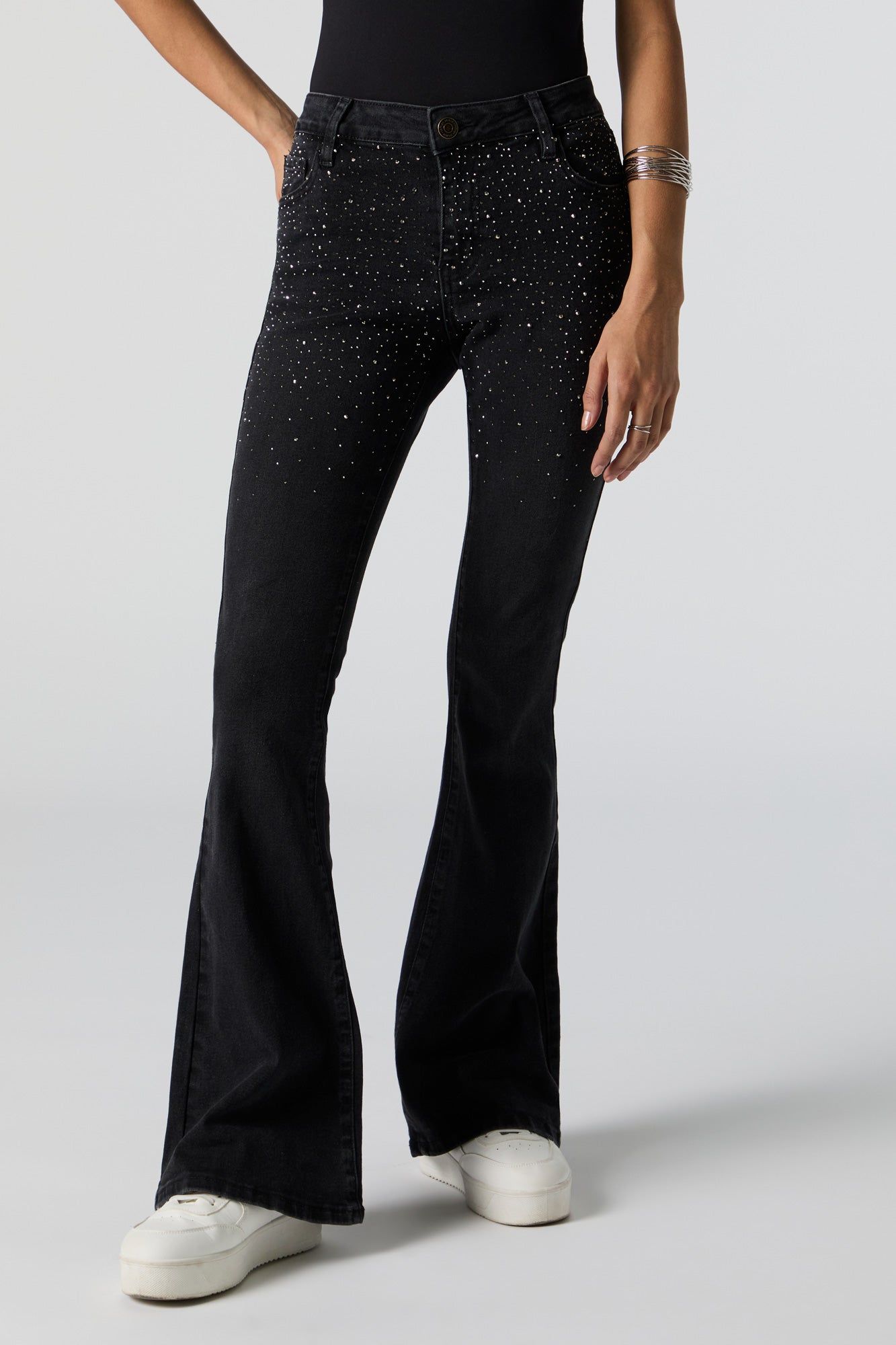 Jean à jambe évasée délavé noir avec pierres du Rhin sold by Urban Planet product image thumbnail 2