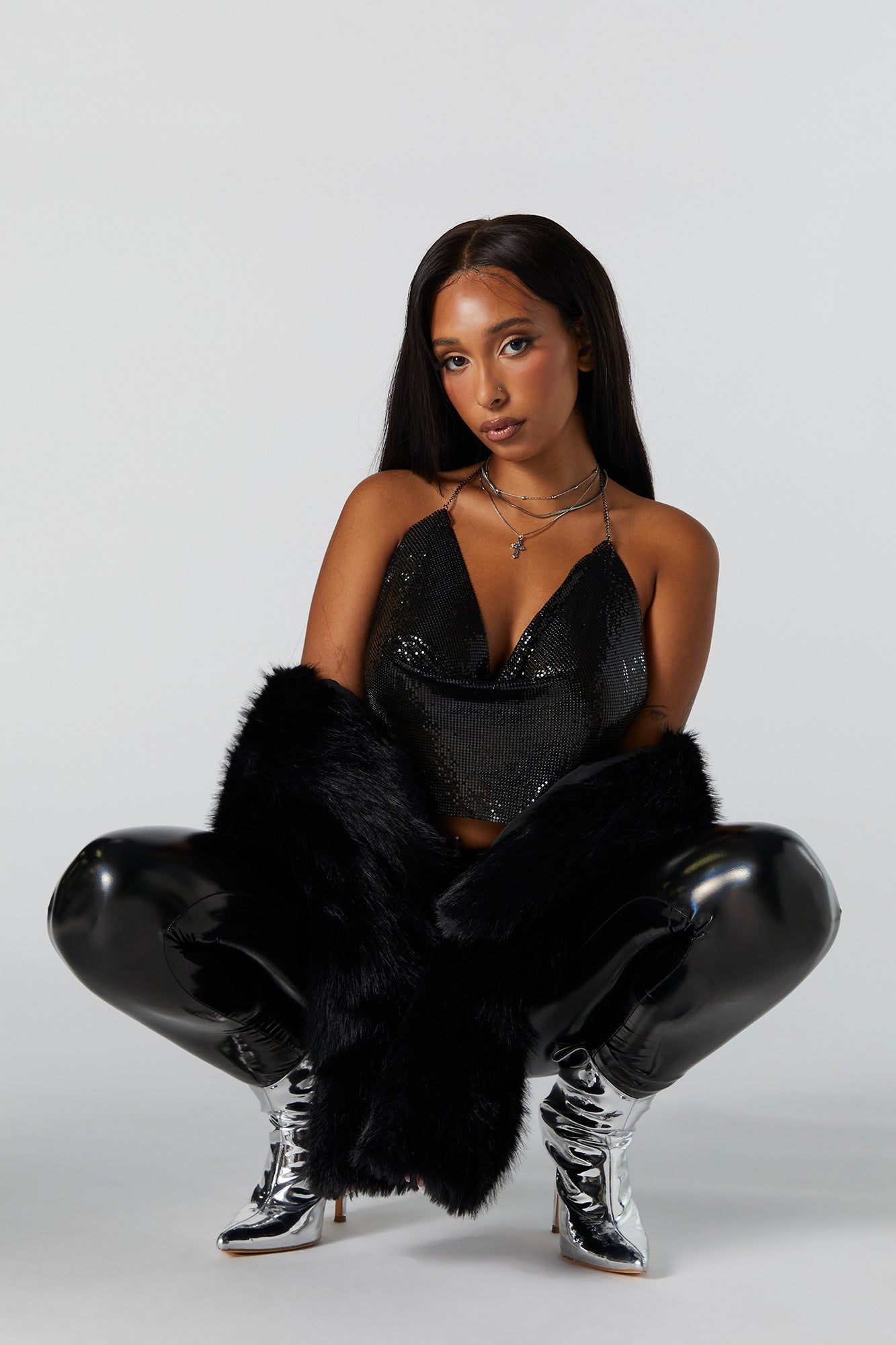 Haut court métallisé noir avec col châle et pierres du Rhin sold by Urban Planet product image thumbnail 4