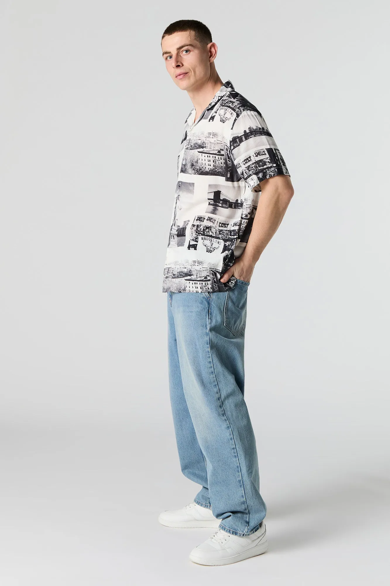 Haut boutonné à manches courtes avec imprimé New York sold by Urban Planet product image thumbnail 3