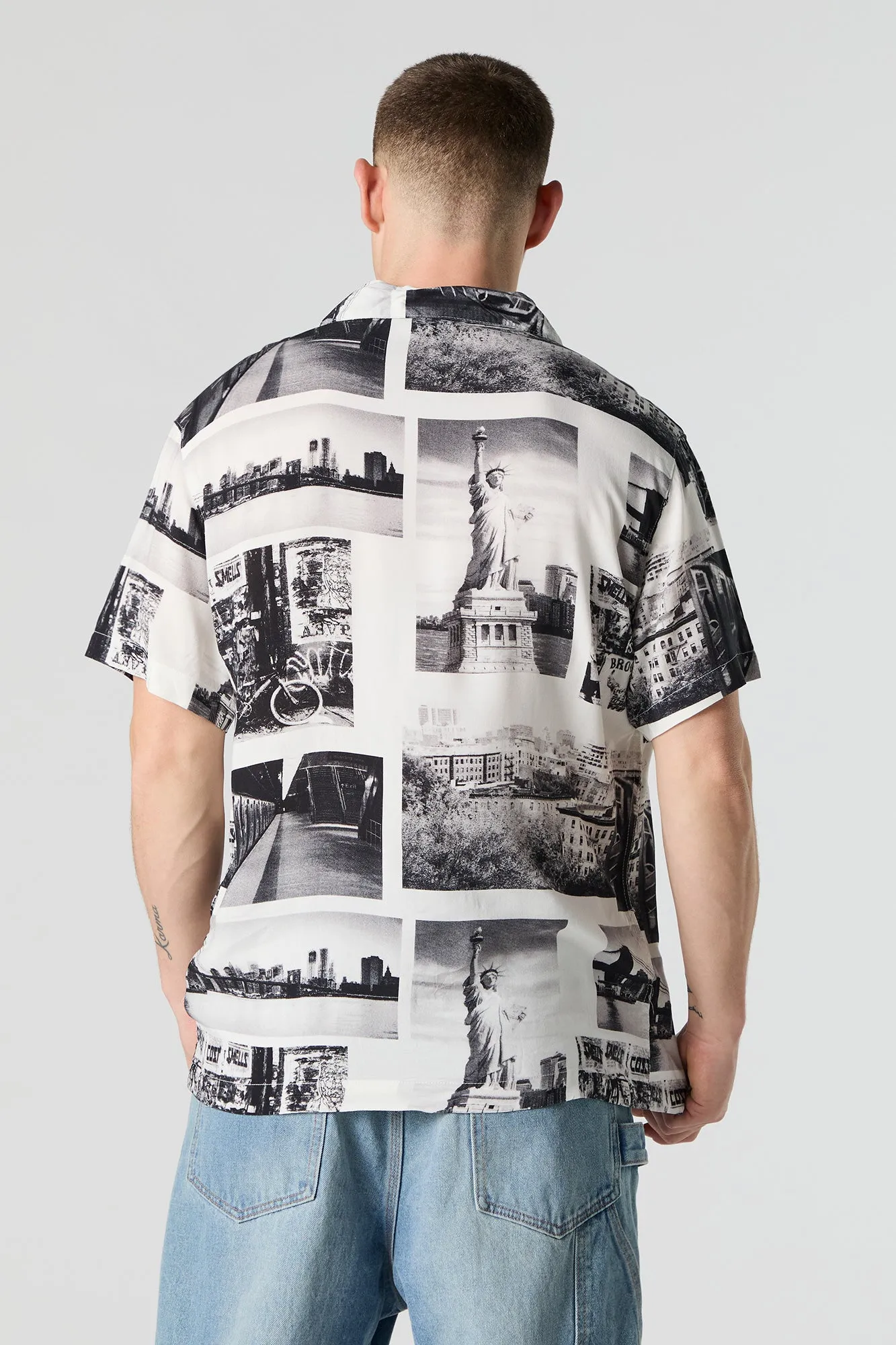 Haut boutonné à manches courtes avec imprimé New York sold by Urban Planet product image thumbnail 2