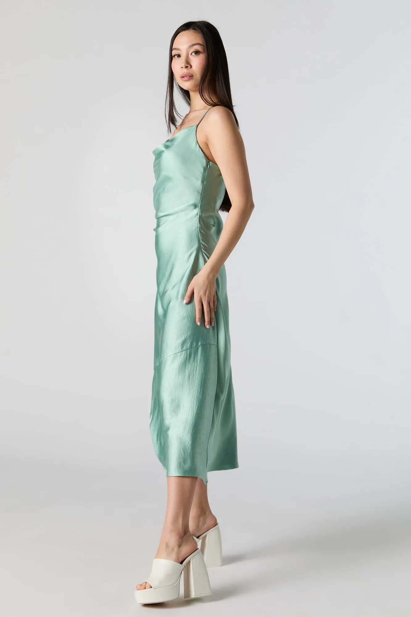 Robe midi asymétrique en satin à col châle sold by Urban Planet product image thumbnail 2