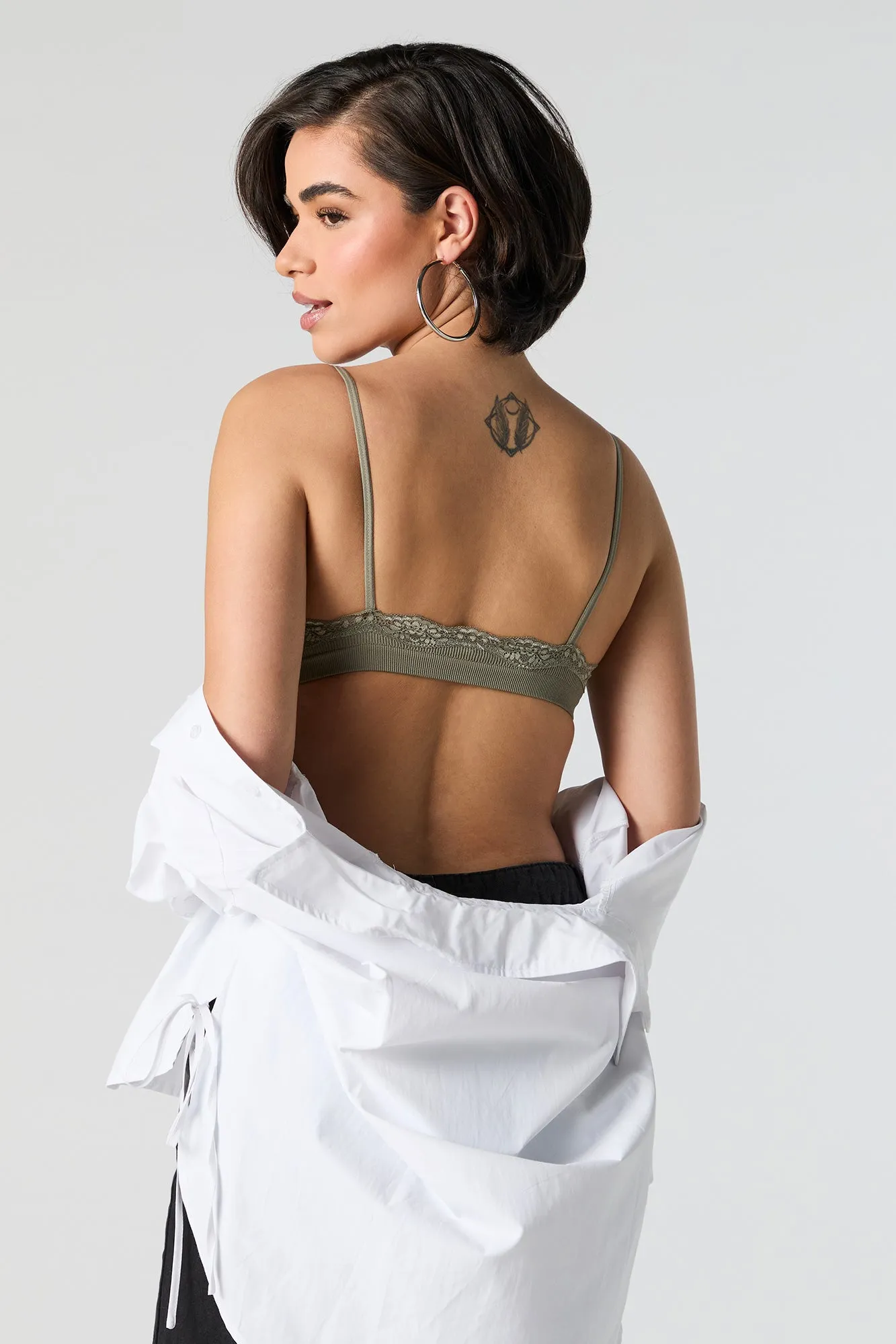 Bralette côtelée avec ourlet de dentelle et encolure en V sold by Urban Planet product image thumbnail 2