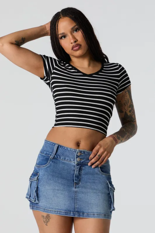 T-shirt ultracourt côtelé rayé avec encolure en V sold by Urban Planet