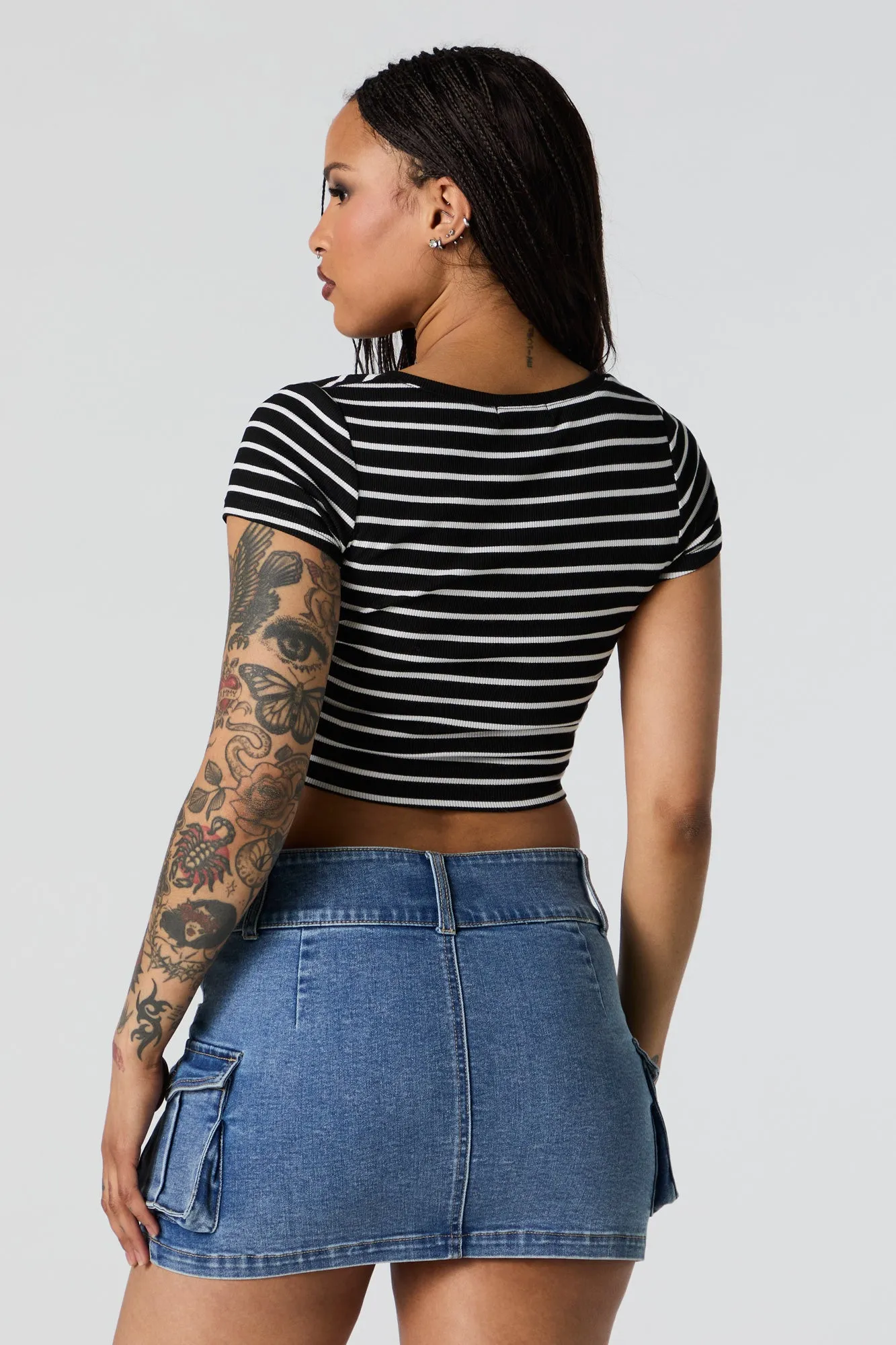 T-shirt ultracourt côtelé rayé avec encolure en V sold by Urban Planet product image thumbnail 2