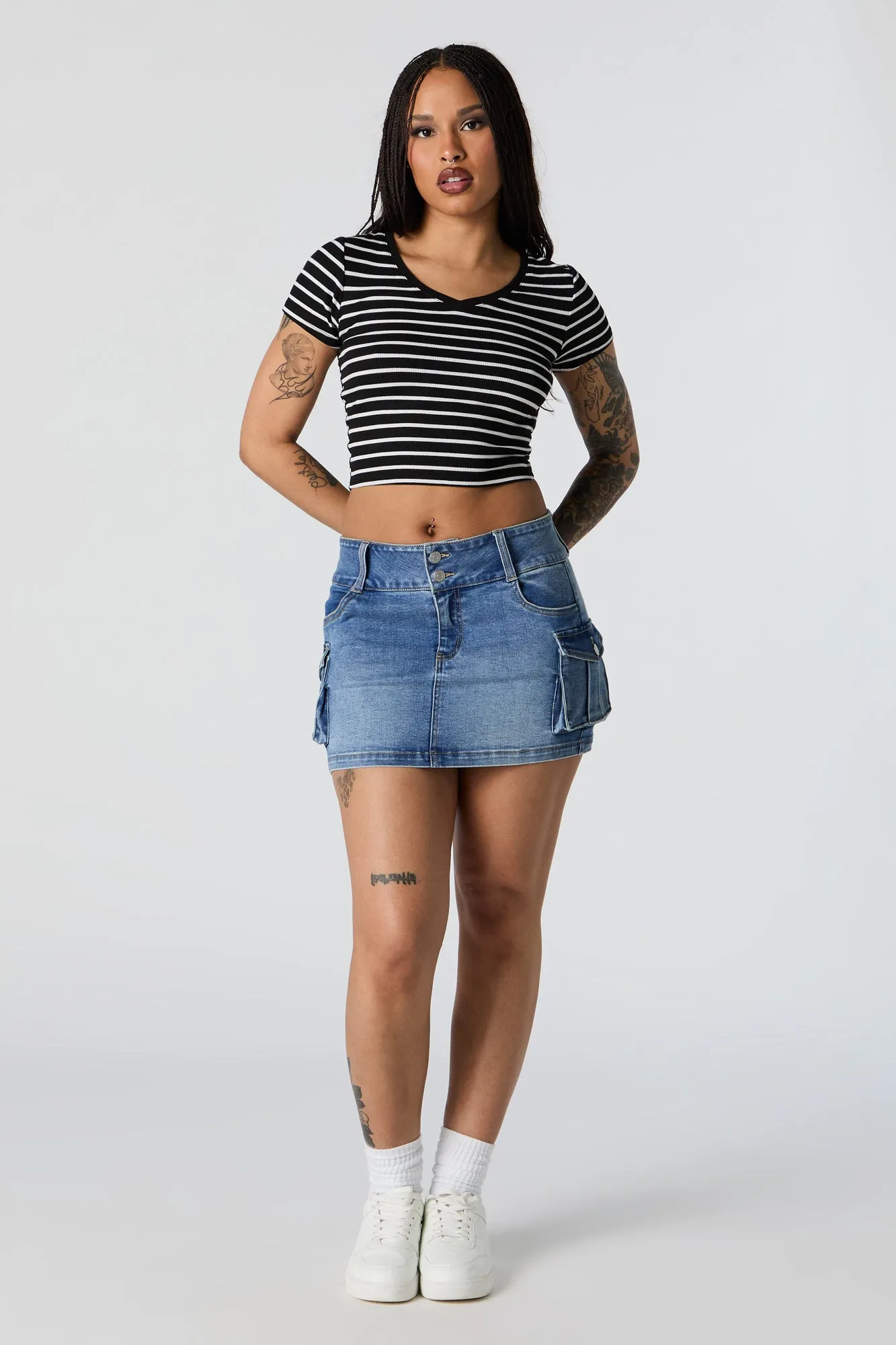 T-shirt ultracourt côtelé rayé avec encolure en V sold by Urban Planet product image thumbnail 3