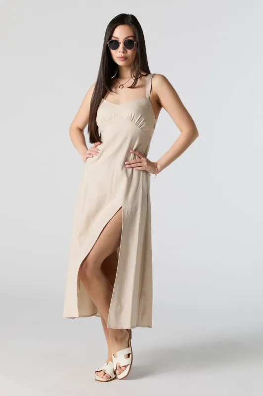 Robe midi avec fente et décolleté en coeur sold by Urban Planet