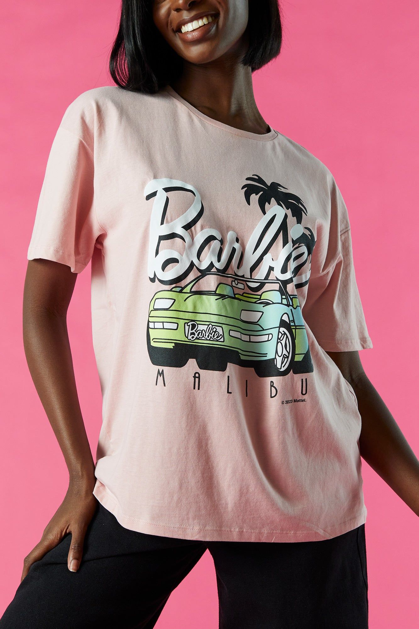 T-shirt coupe garçonne Athlétisme à imprimé Malibu Barbie™ sold by Urban Planet product image thumbnail 2
