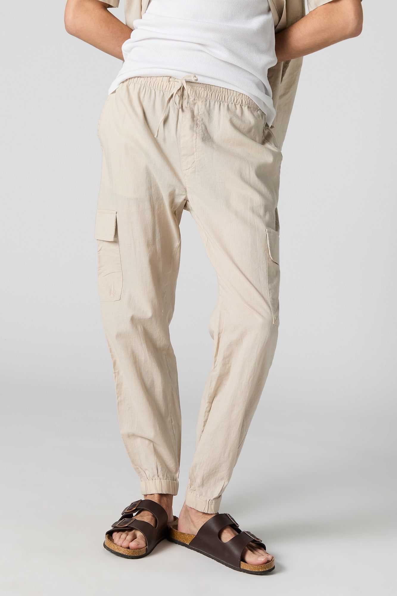 Jogger cargo en lin sold by Urban Planet