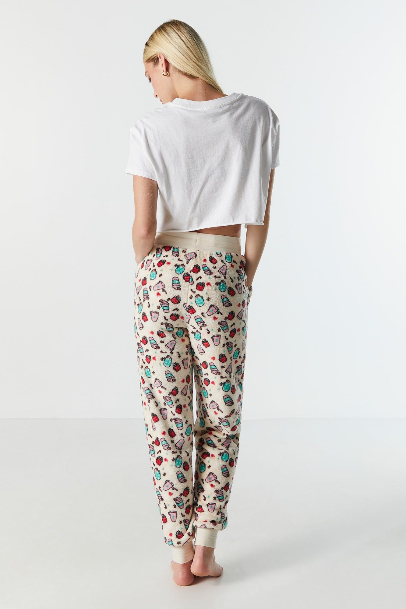 Pantalon de jogging en peluche à imprimé Cacao de Noël sold by Urban Planet product image thumbnail 3