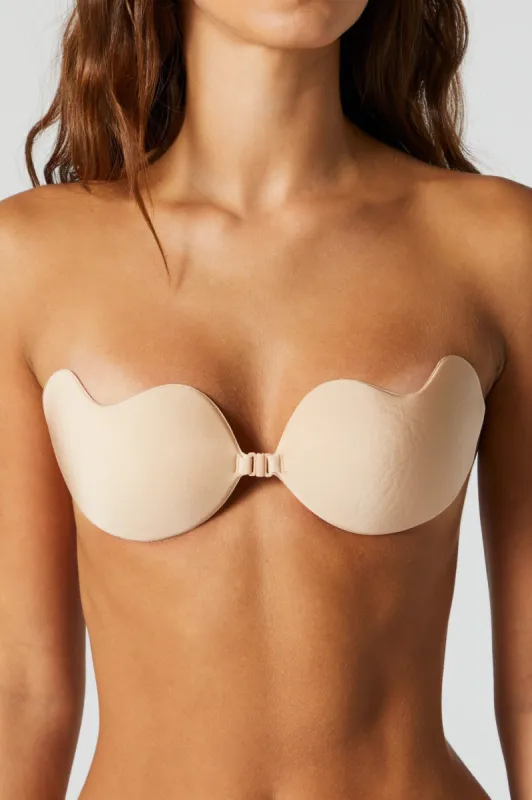 Soutien-gorge adhésif en forme d'ailes sold by Urban Planet