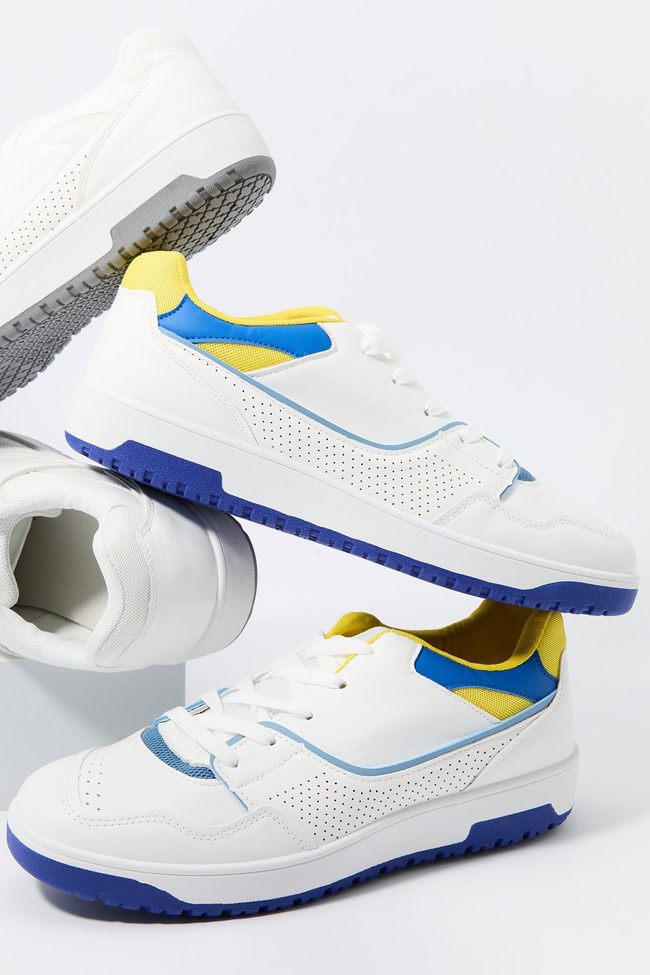 Espadrilles lacées sold by Urban Planet