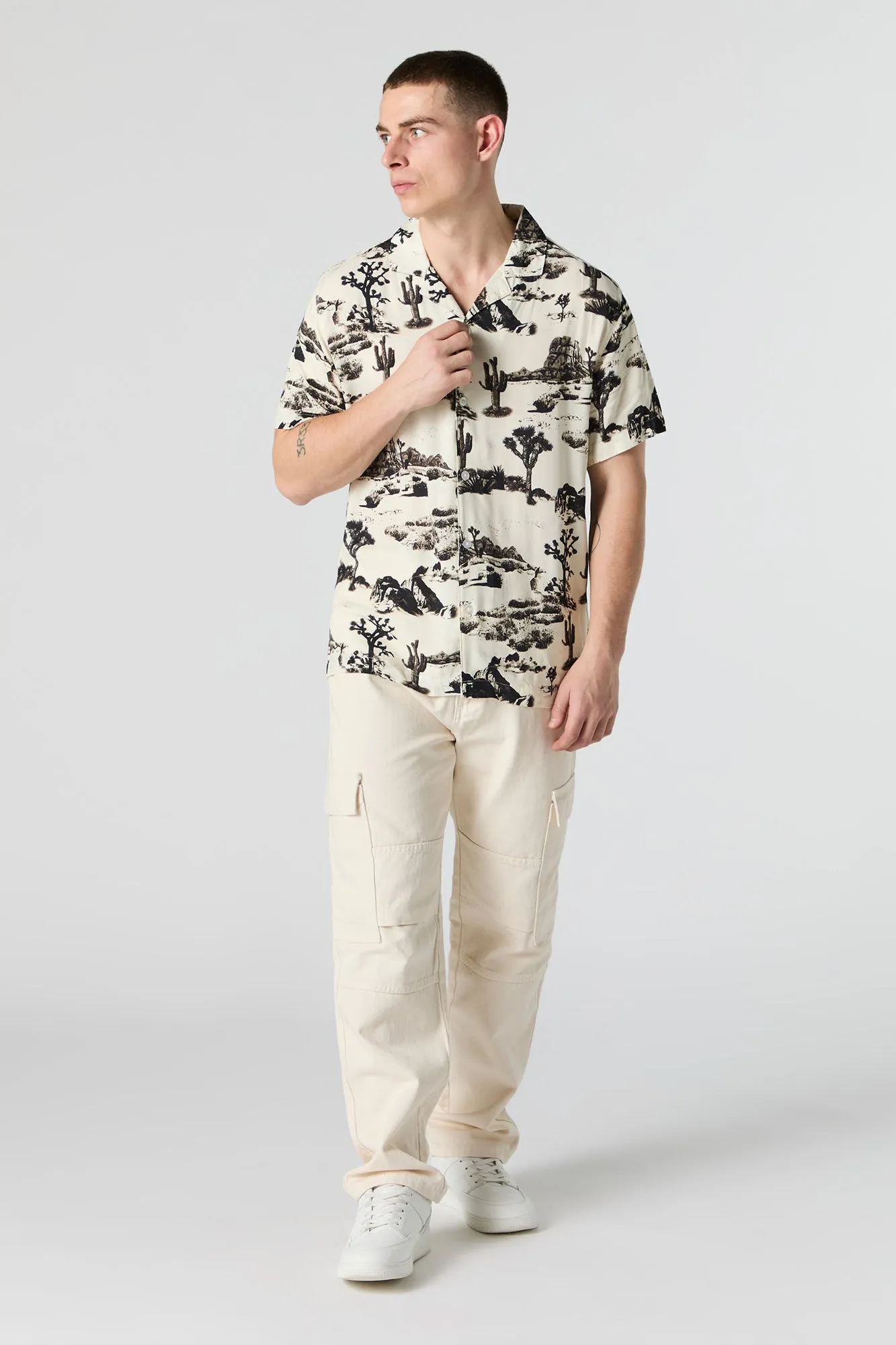 Haut boutonné à manches courtes avec motif de désert abstrait sold by Urban Planet product image thumbnail 3