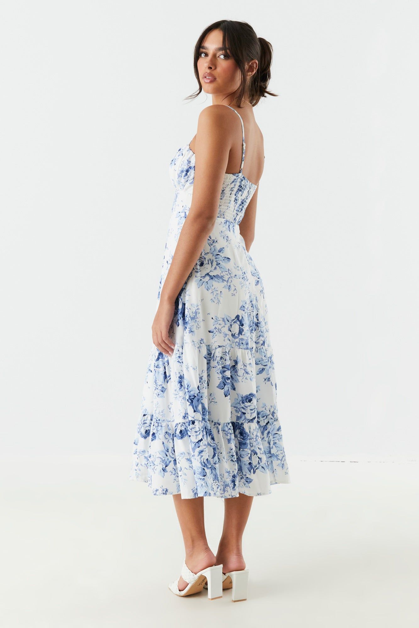 Robe-midi-volantée-fleurie-avec-fente sold by Urban Planet product image thumbnail 2