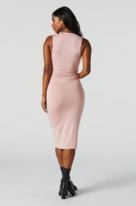 Robe midi profilée à encolure arrondie sold by Urban Planet