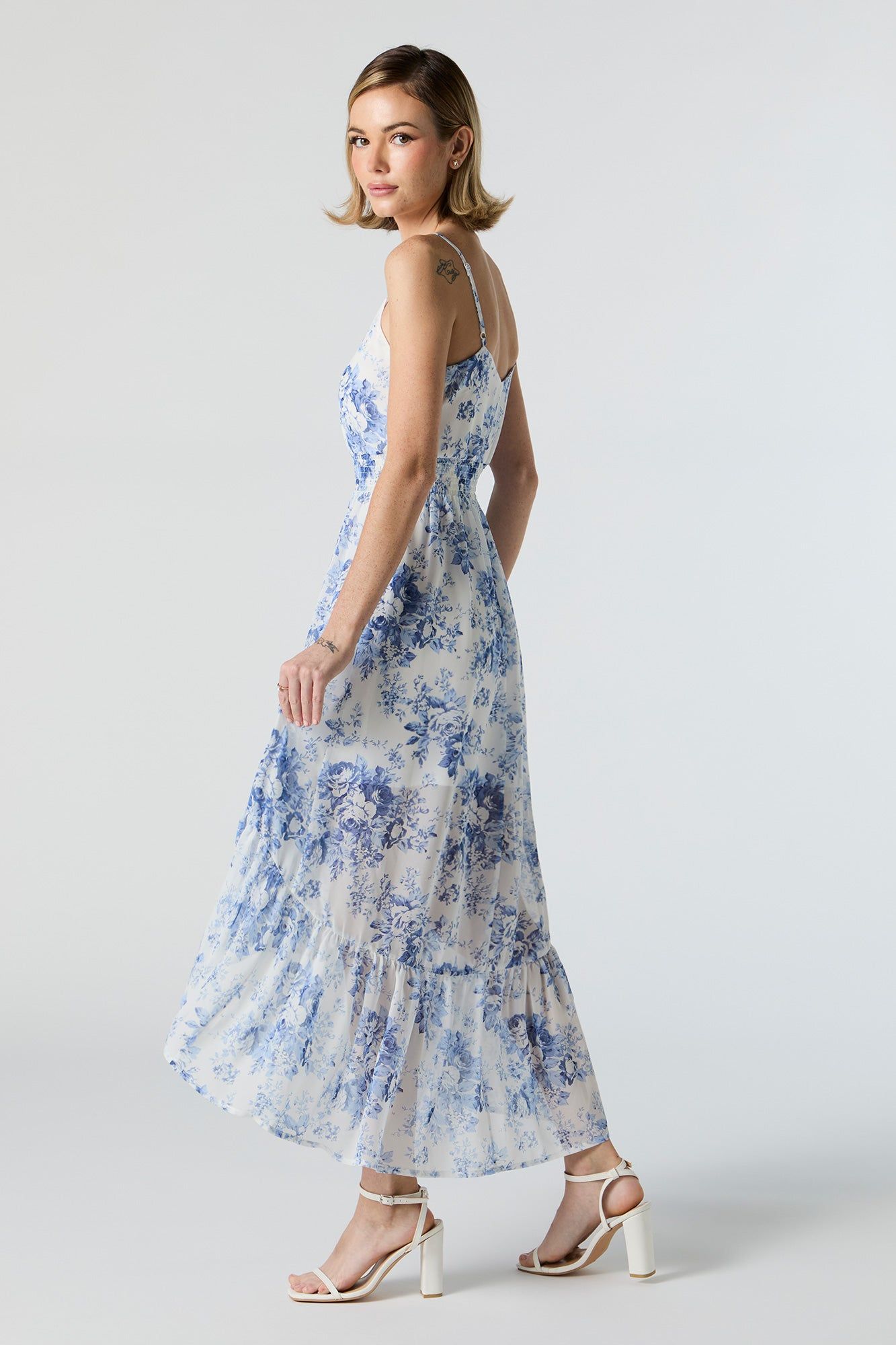 Robe midi asymétrique en chiffon fleuri bleu sold by Urban Planet product image thumbnail 2