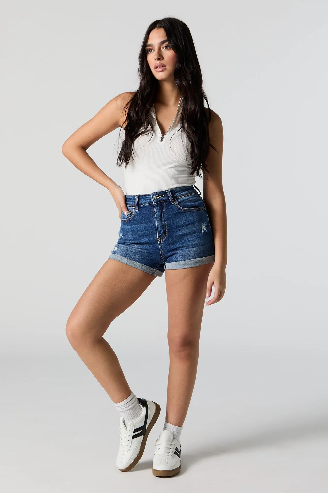 Short en denim bleu d'aspect usé sold by Urban Planet product image thumbnail 3