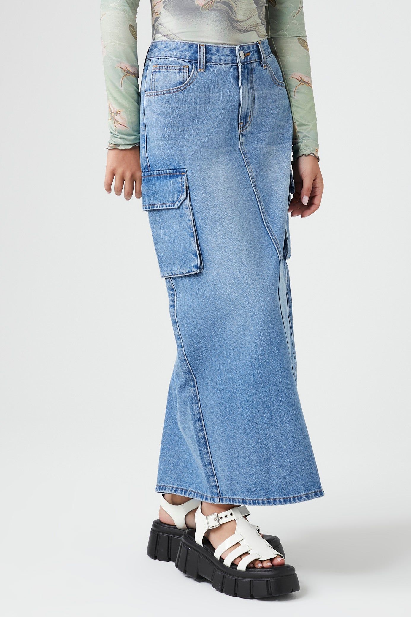 Jupe maxi cargo en denim sold by Urban Planet product image thumbnail 4