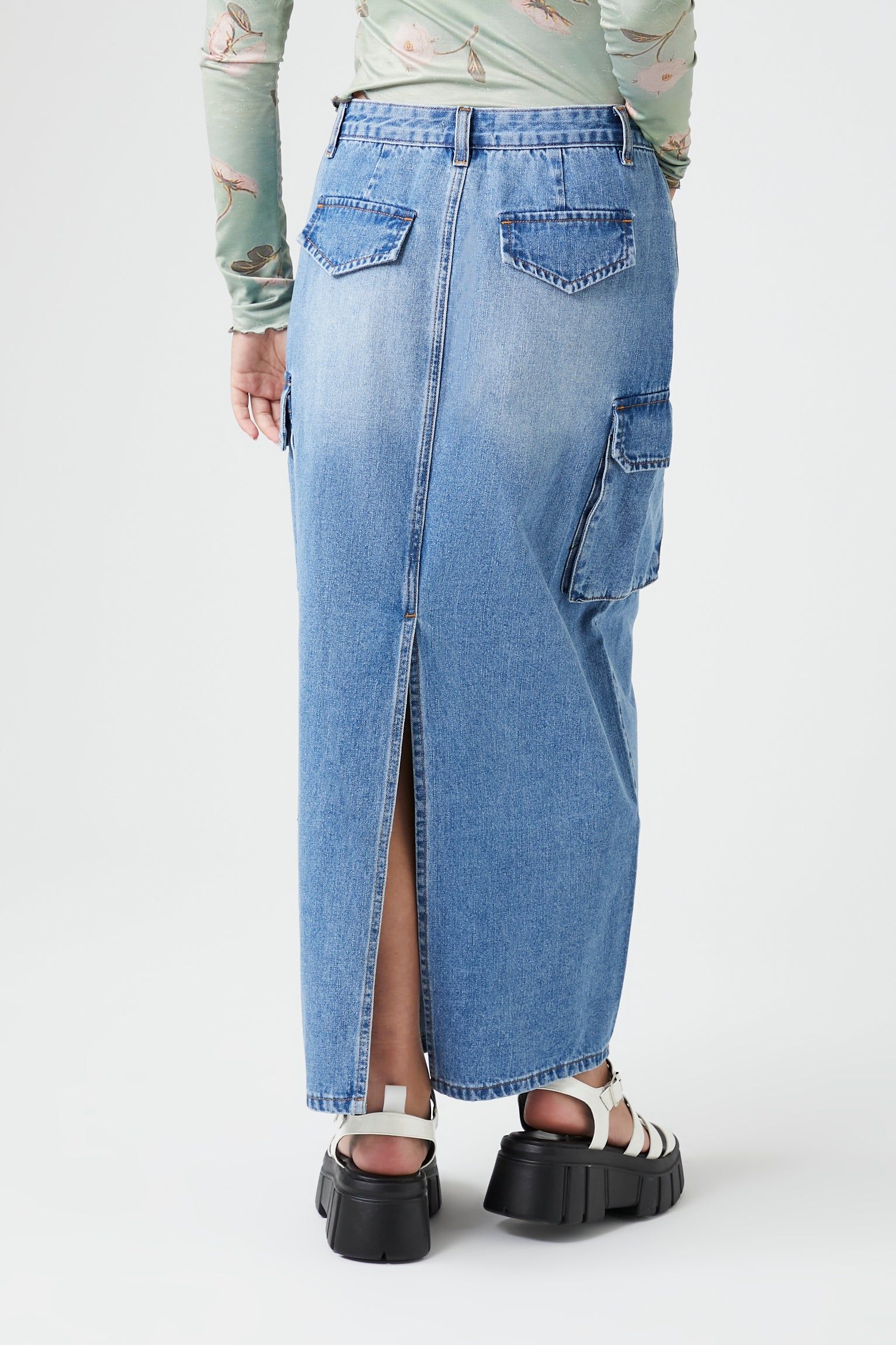 Jupe maxi cargo en denim sold by Urban Planet product image thumbnail 3