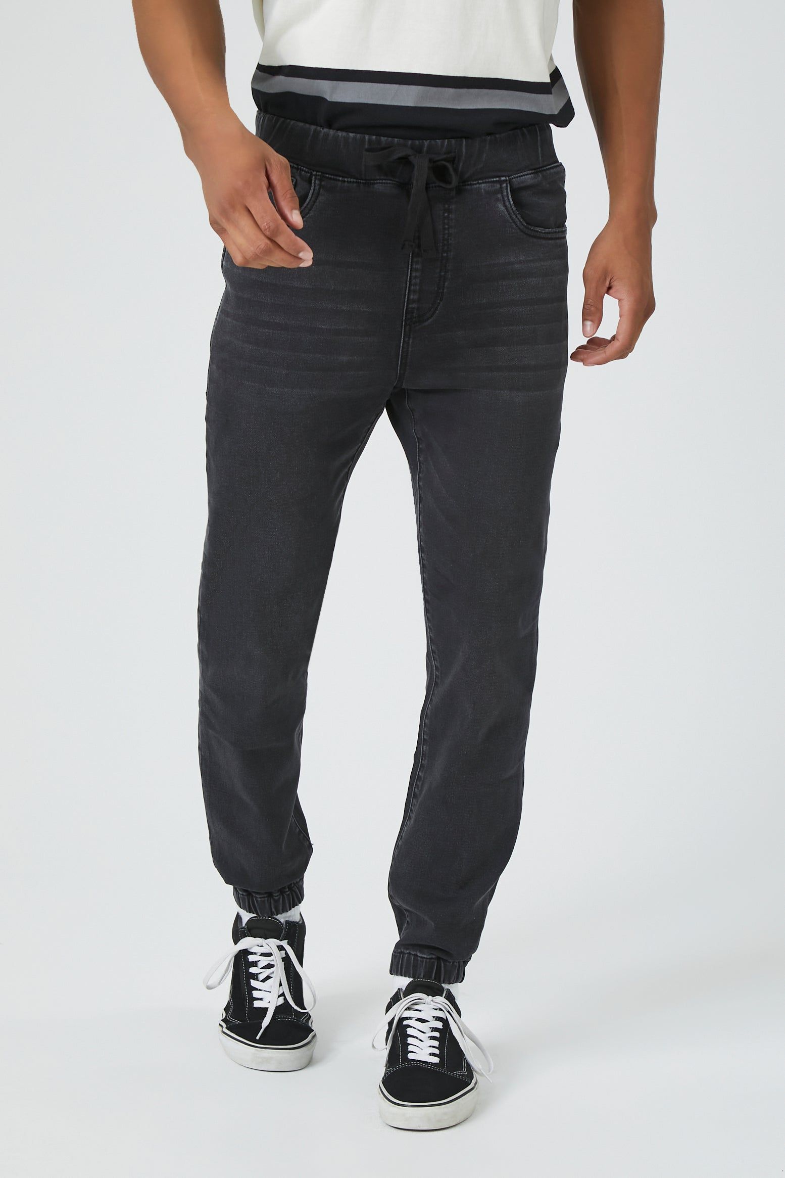 Jogger mince en denim à taille coulissante sold by Urban Planet