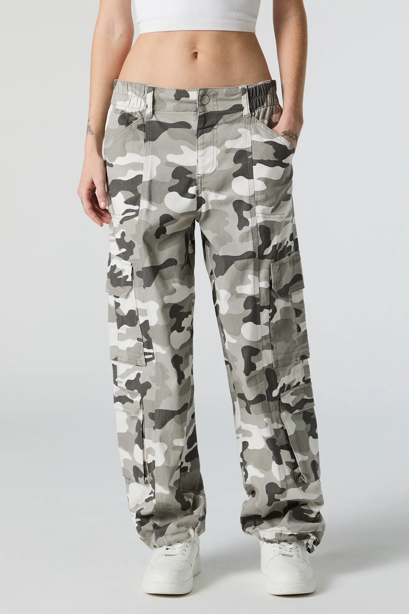 Pantalon cargo à poches multiples avec motif camouflage sold by Urban Planet product image thumbnail 2