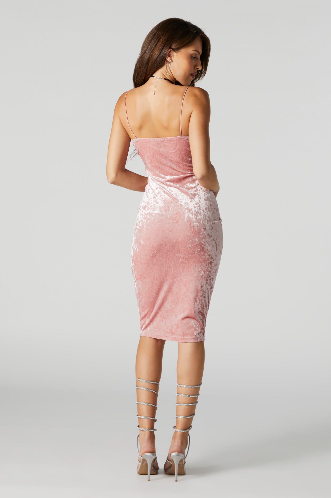 Robe midi moulante en velours avec décolleté en coeur sold by Urban Planet product image thumbnail 2