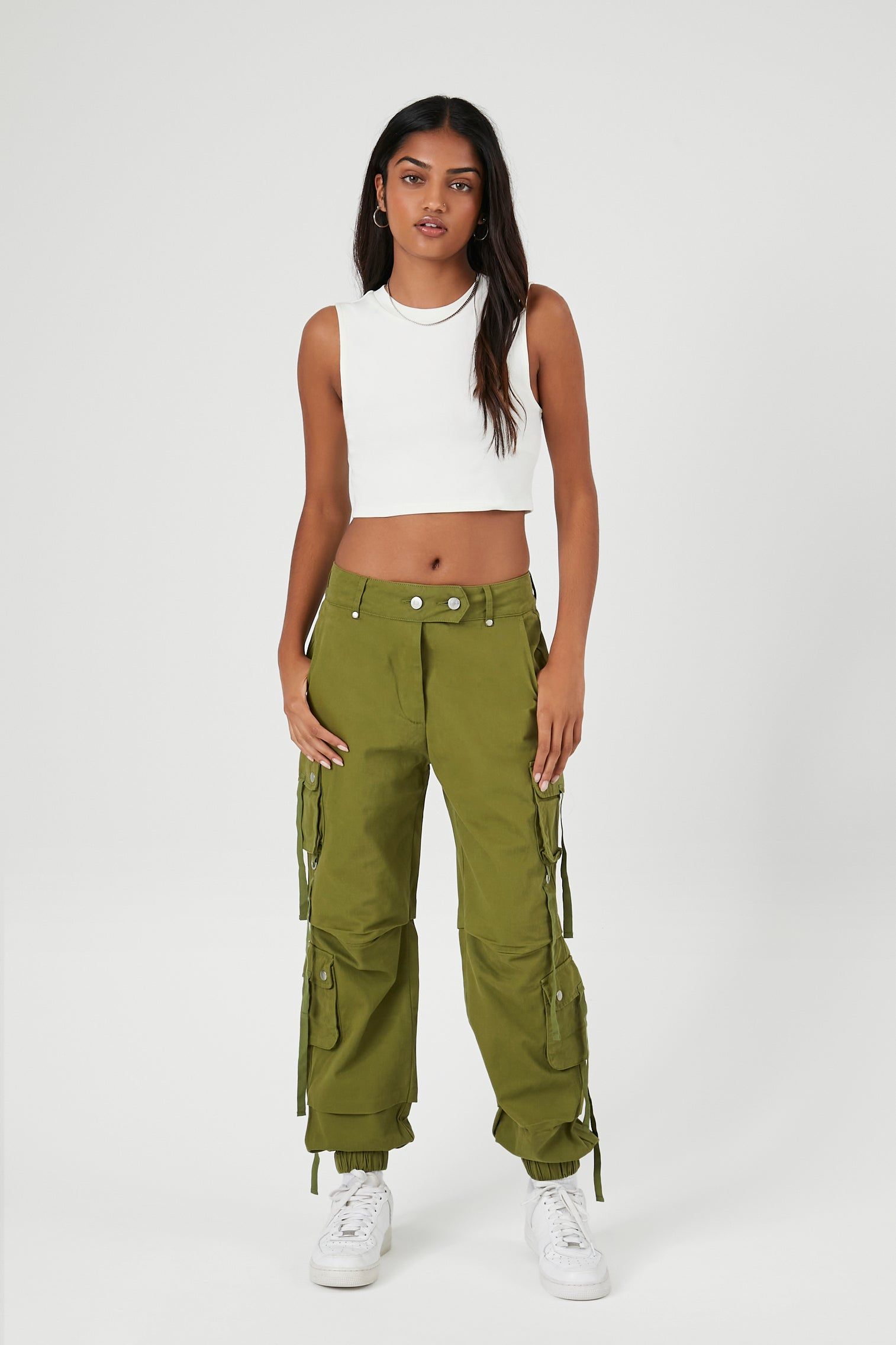 Pantalon de jogging cargo utilitaire multipoches sold by Urban Planet