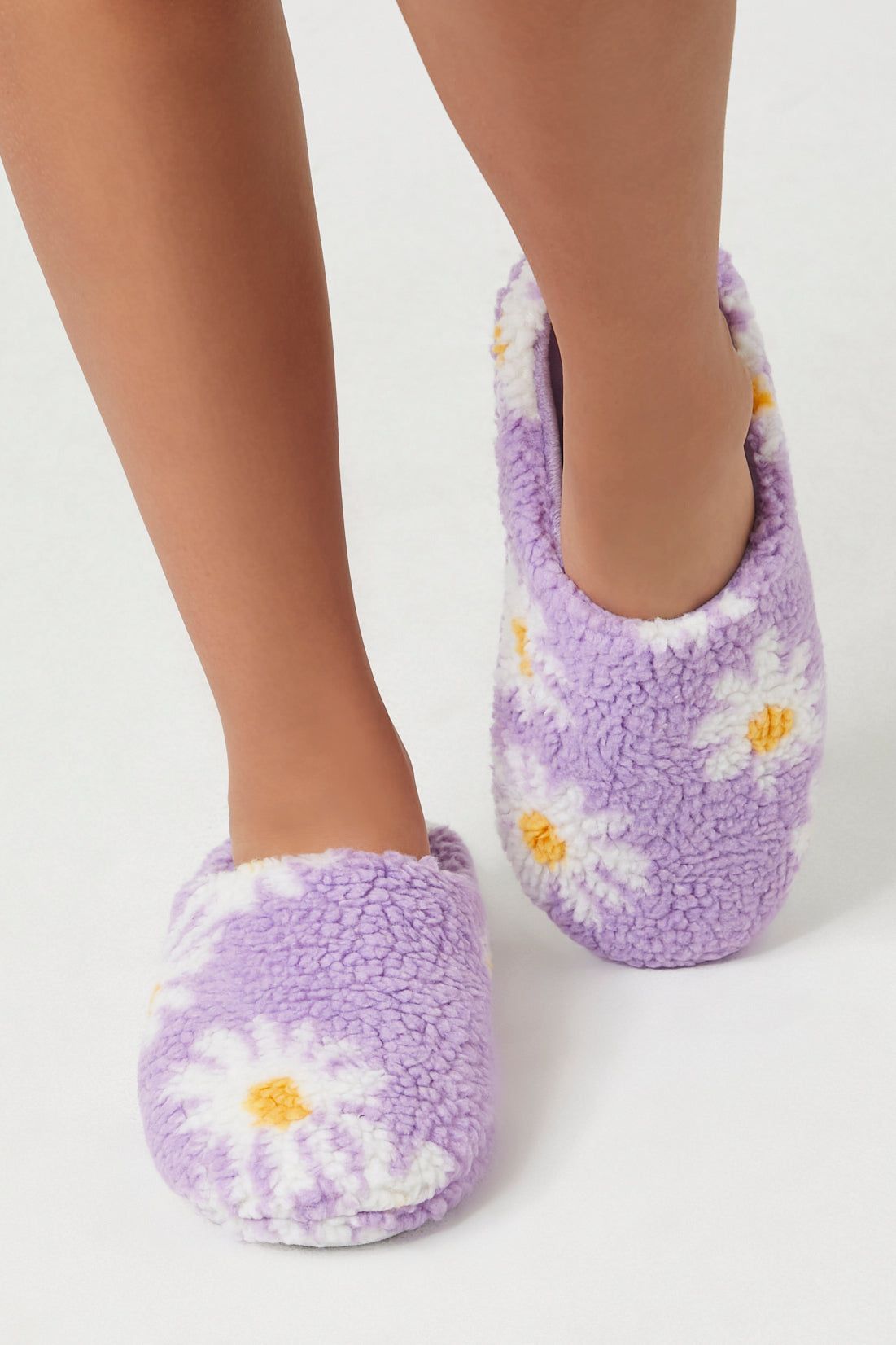 Pantoufles pelucheuses fleuries sold by Urban Planet product image thumbnail 3
