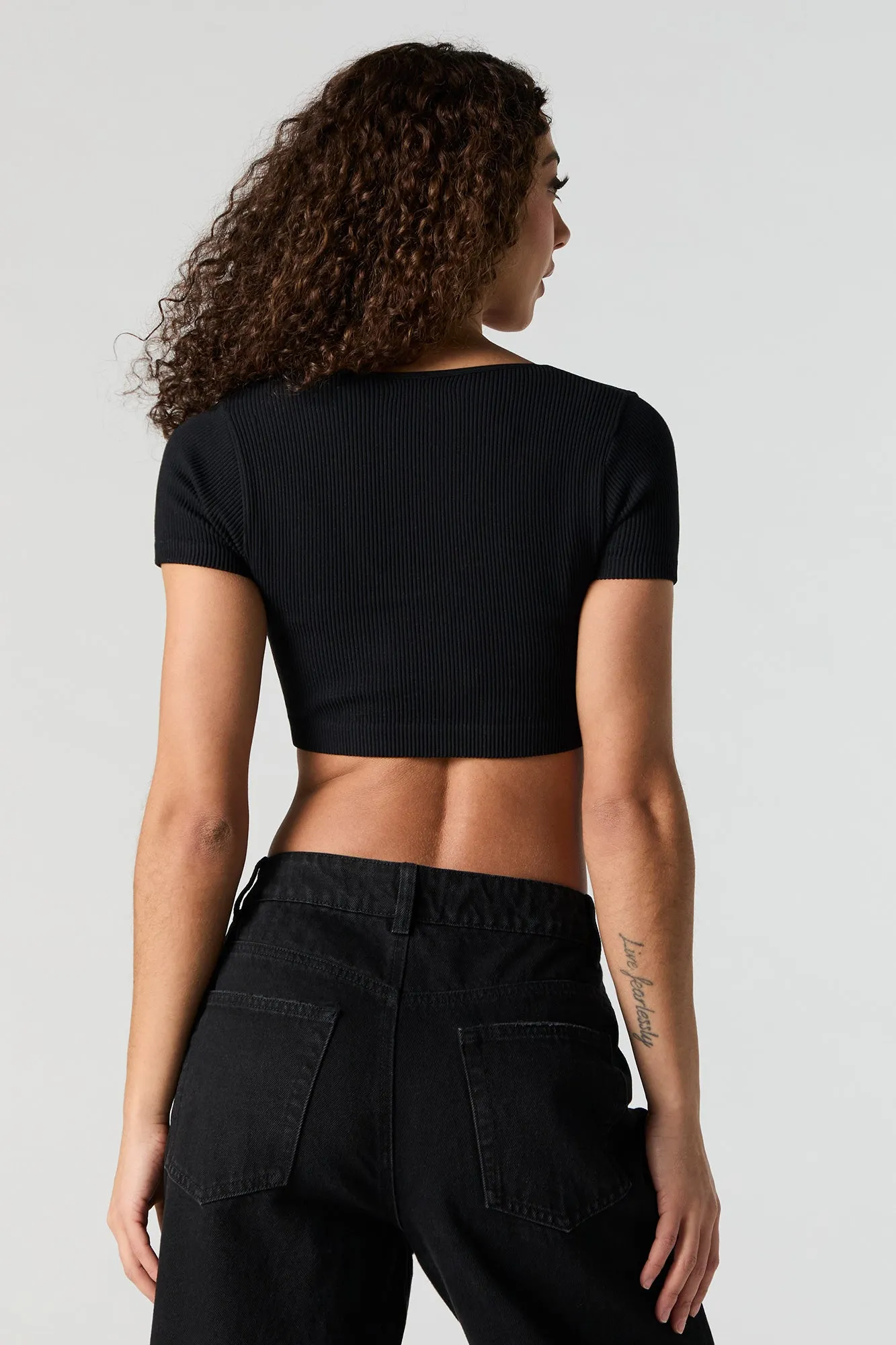 T shirt côtelé ultracourt sans couture à encolure en V sold by Urban Planet product image thumbnail 2