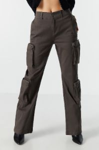 Pantalon cargo à multiples poches sold by Urban Planet