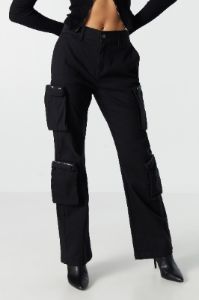 Pantalon cargo à multiples poches sold by Urban Planet