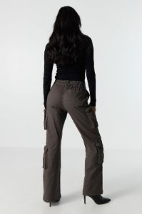 Pantalon cargo à multiples poches sold by Urban Planet