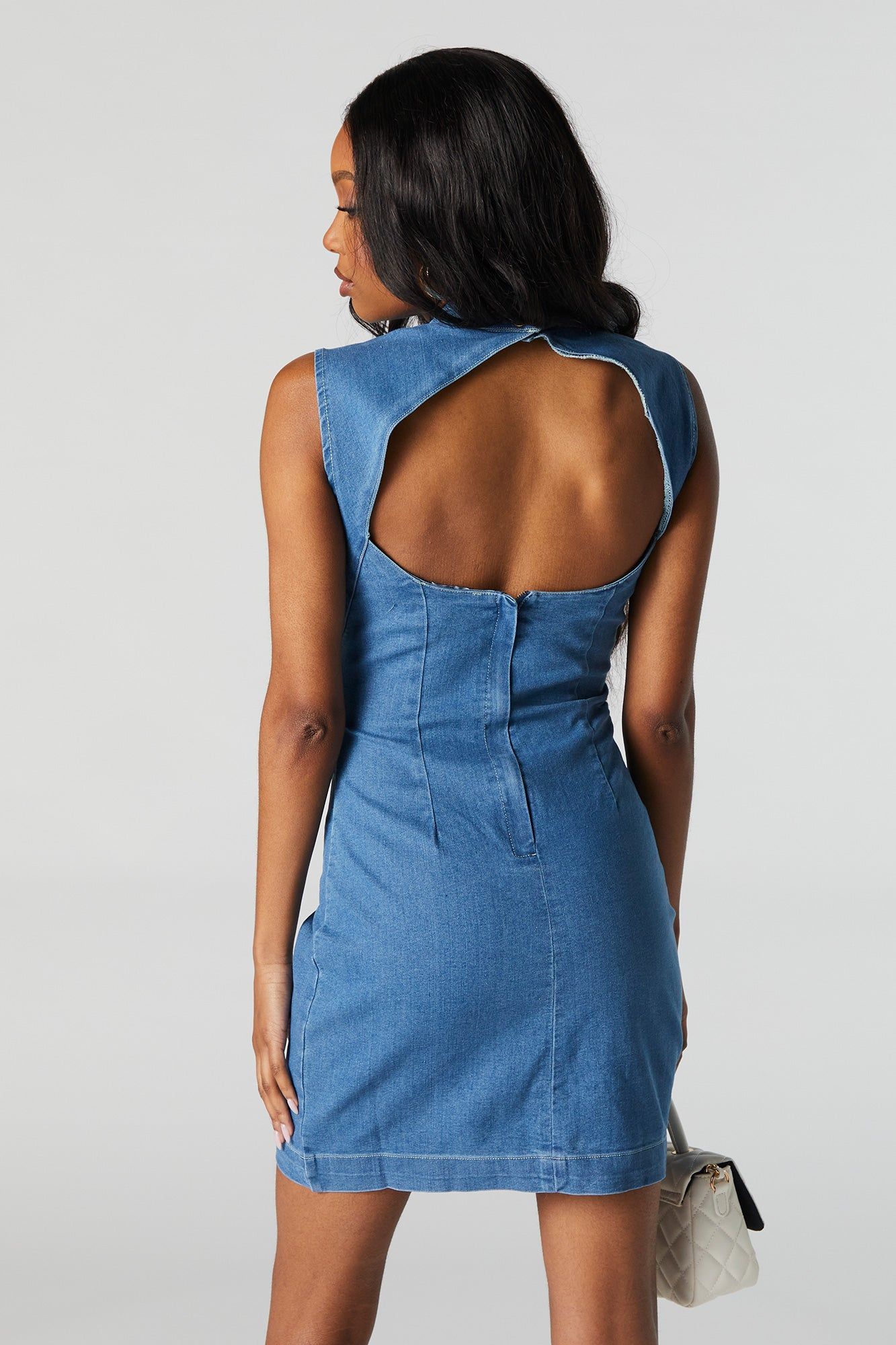 Robe en denim délavé moyen à col cheminée sold by Urban Planet product image thumbnail 2