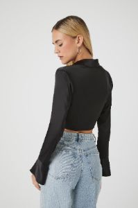 Haut court en satin avec attache sold by Urban Planet