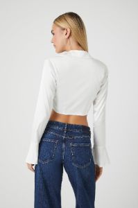 Haut court en satin avec attache sold by Urban Planet