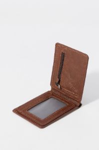 Portefeuille en similicuir sold by Urban Planet