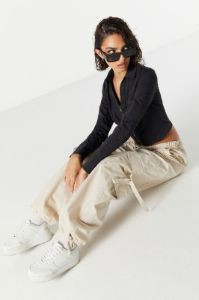 Pantalon cargo parachute avec anneau en D sold by Urban Planet