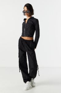 Pantalon cargo parachute avec anneau en D sold by Urban Planet