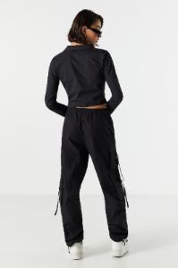 Pantalon cargo parachute avec anneau en D sold by Urban Planet