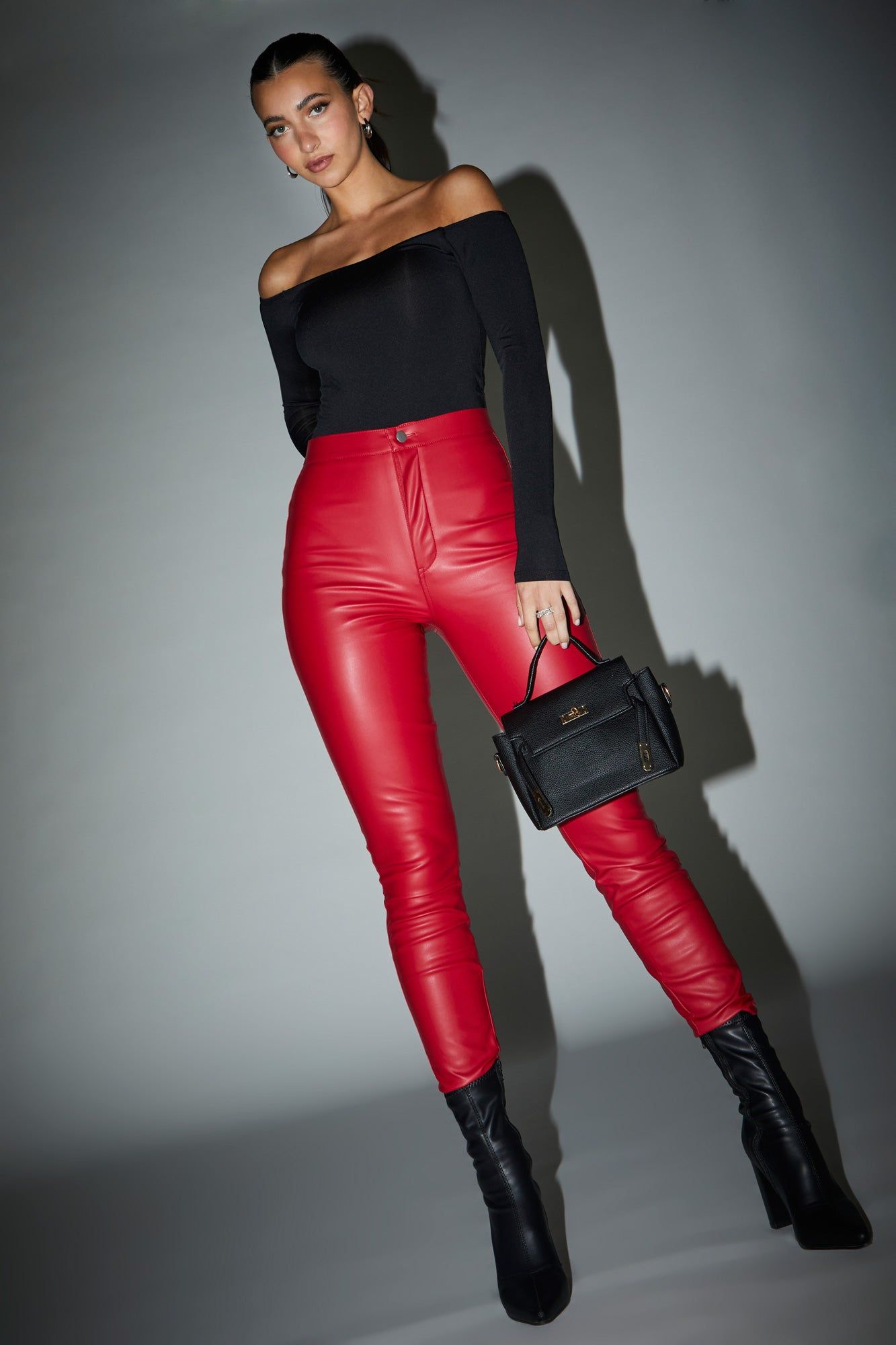 Pantalon ajusté à taille haute en similicuir sold by Urban Planet