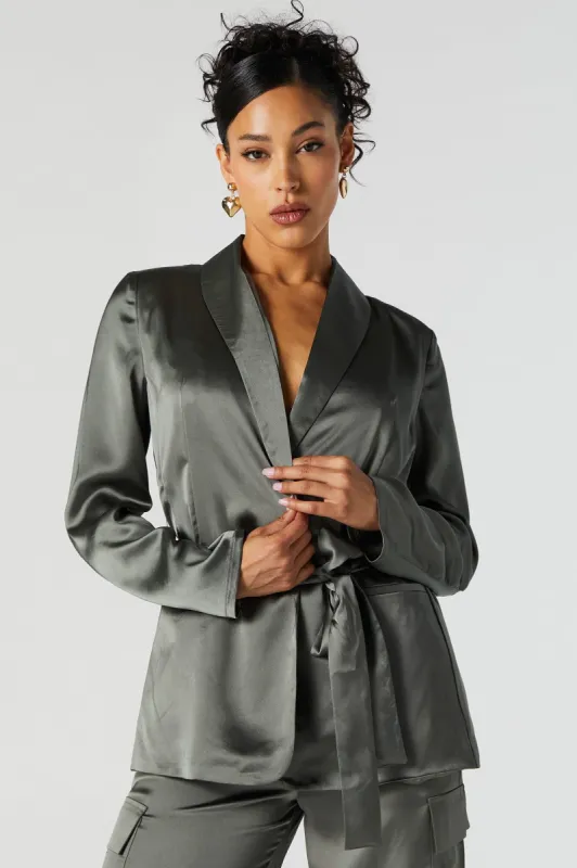 Blazer en satin avec ceinture sold by Urban Planet