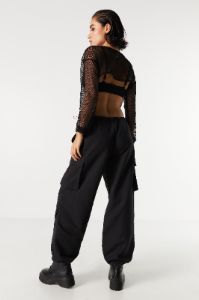 Pantalon cargo parachute sold by Urban Planet