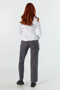 Pantalon à jambe droite avec poches cargo multiples sold by Urban Planet