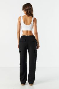 Pantalon cargo en molleton à plusieurs poches sold by Urban Planet