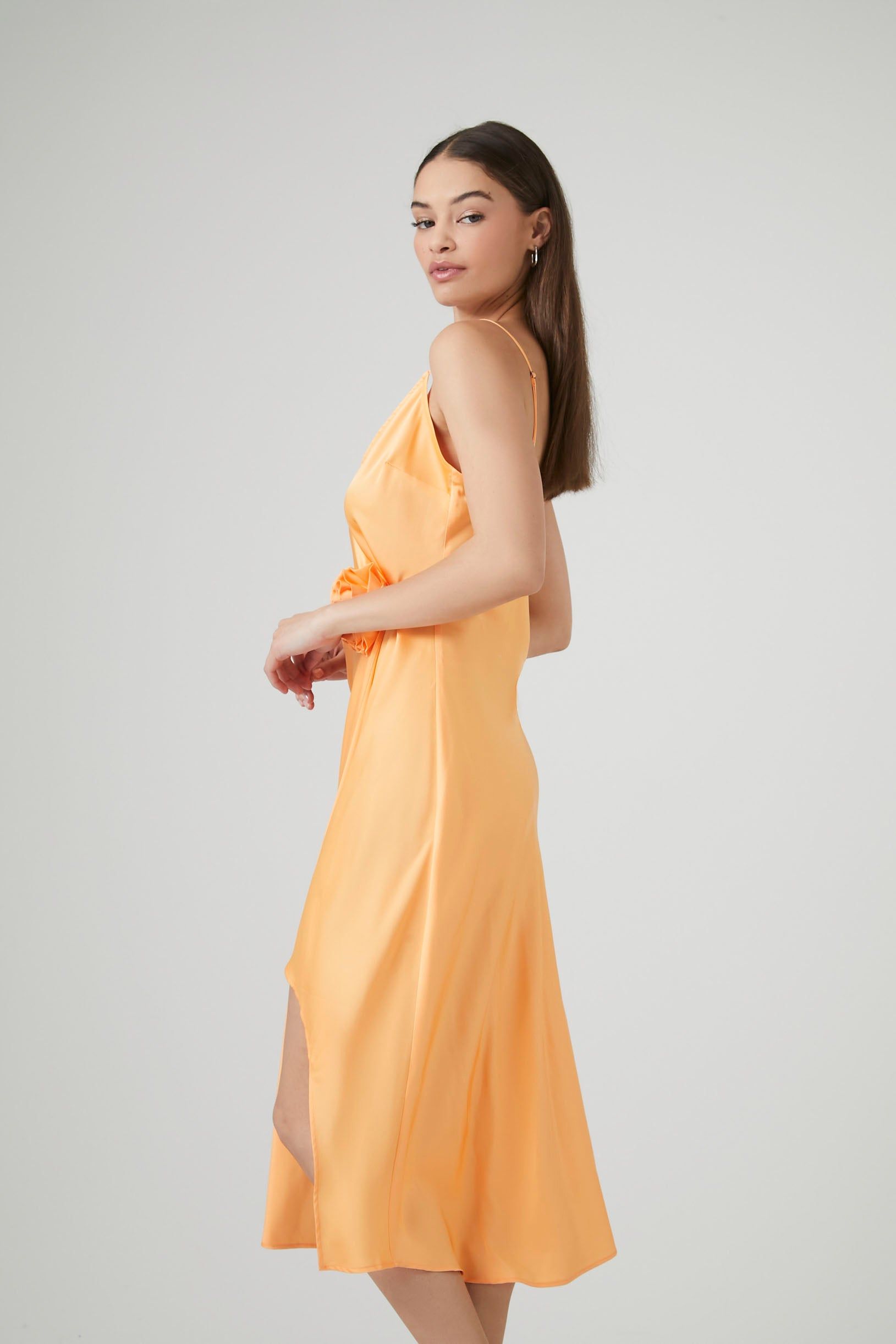 Robe asymétrique fleurie à surplis sold by Urban Planet product image thumbnail 3